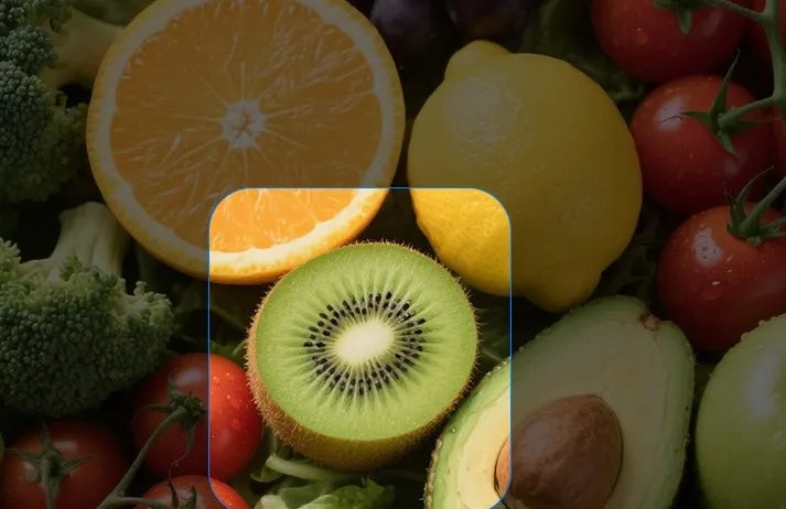 Tezgâhta portakal, limon, kivi, avokado ve domates