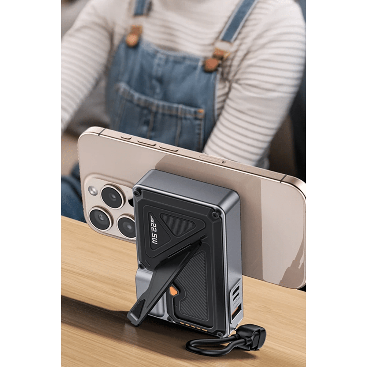 10.000 mAh MagSafe Powerbank – Katlanır Fişli, 22.5W PD, 15W Kablosuz Şarj, Standlı (5'i 1 Arada) - Bi Elma