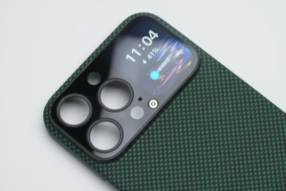 AMOLED Ekranlı Karbon Fiber Telefon Kılıfı | MagSafe Uyumlu - 16 Pro Max - Bi Elma